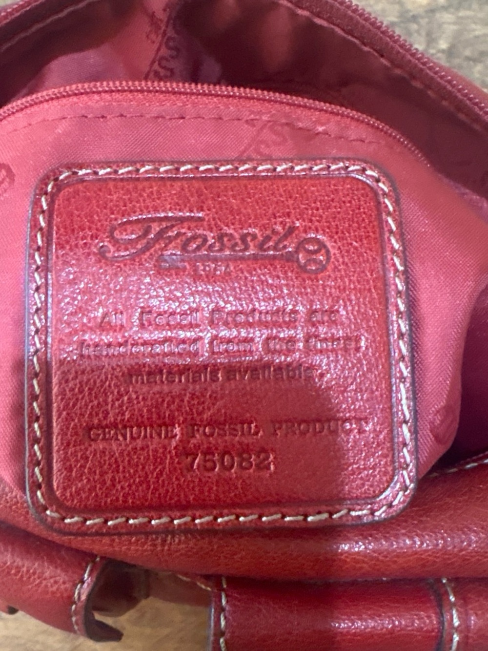 Fossil Red Leather Shoulder Bag with Gold Hardware Classic Women’s Handbag - Picture 6 of 6